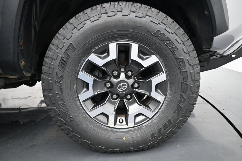Used 2019 Toyota Tacoma TRD Off-Road AWD/4WD image 11