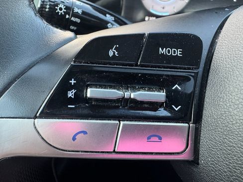 Used 2021 Hyundai Elantra Limited image 15