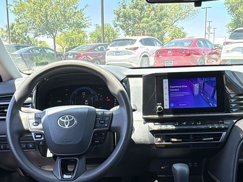 Used 2025 Toyota Camry LE FWD image 7