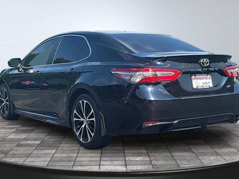 Used 2018 Toyota Camry SE w/ Moonroof Package FWD image 4