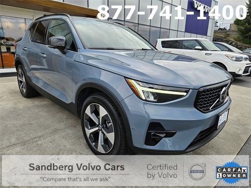 Certified 2023 Volvo XC40 B5 Plus image 3