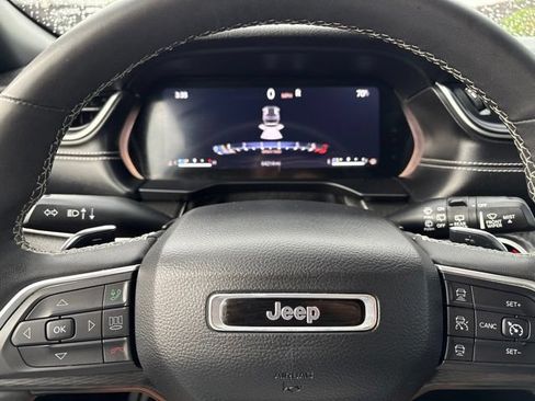 Used 2023 Jeep Grand Cherokee Altitude AWD/4WD image 22