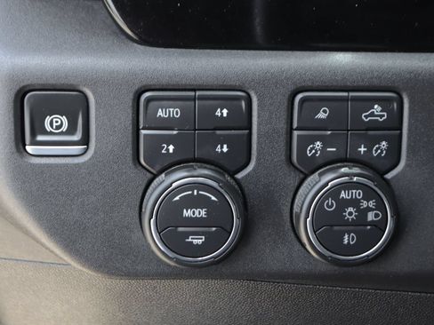 Used 2025 Chevrolet Silverado 1500 LT Trail Boss w/ LT Trail Boss Premium Package AWD/4WD image 21