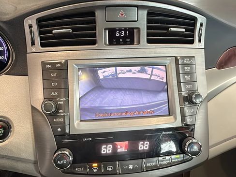 Used 2011 Toyota Avalon Limited FWD image 18
