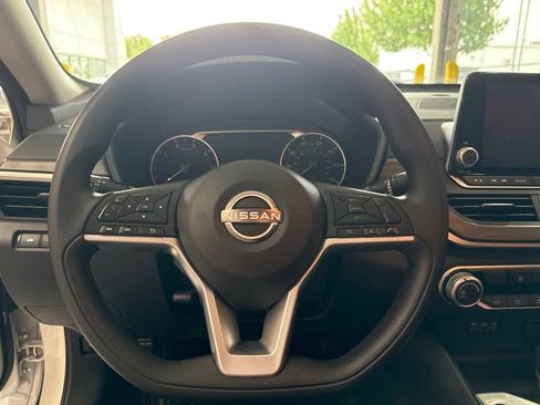 Certified 2025 Nissan Altima 2.5 SV FWD image 8