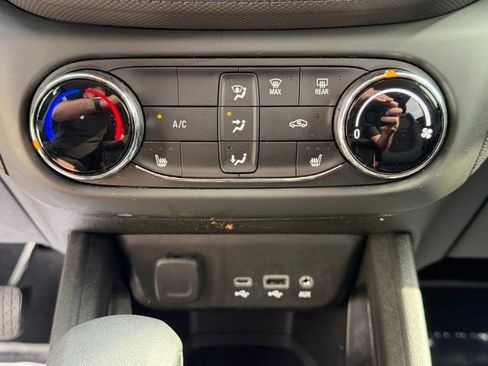 Used 2021 Chevrolet TrailBlazer LT FWD image 30