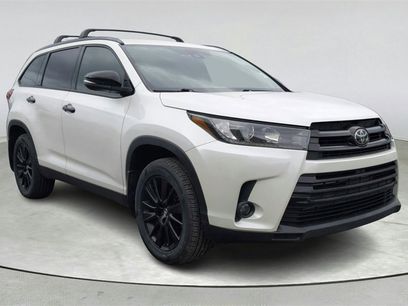 Used 2019 Toyota Highlander SE