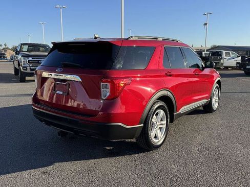 Certified 2023 Ford Explorer XLT image 3