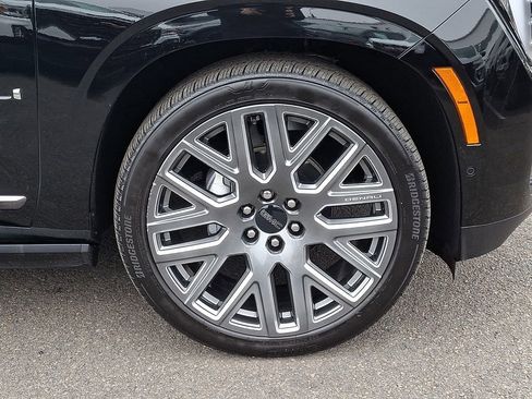 Certified 2025 GMC Yukon Denali Ultimate image 8