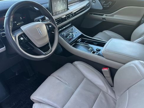 Certified 2022 Lincoln Aviator Reserve w/ Equipment Group 201A image 11