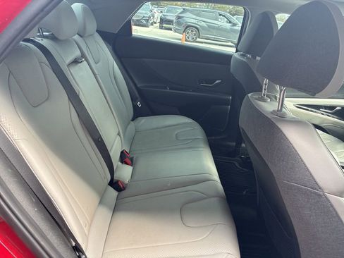 Used 2023 Hyundai Elantra Limited image 12