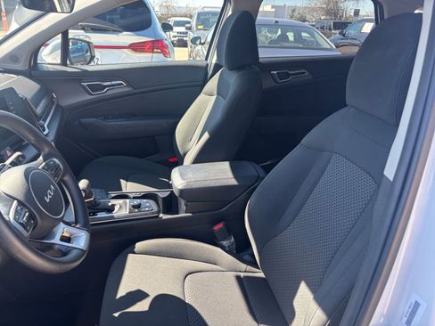 Used 2025 Kia Sportage LX image 34