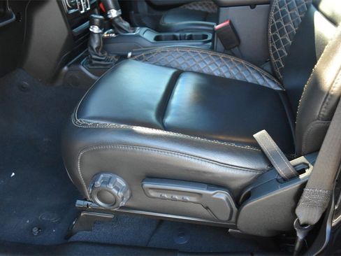 Used 2022 Jeep Wrangler Unlimited Sahara image 12