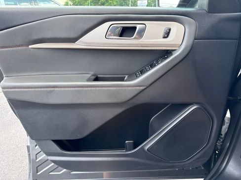 Used 2025 Ford Explorer Active w/ Active Comfort Package AWD/4WD image 12