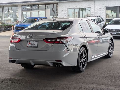 Used 2024 Toyota Camry SE image 4