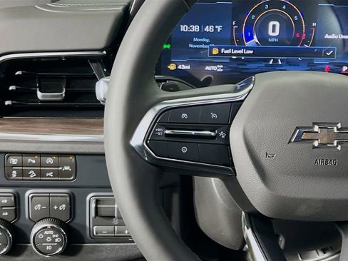 New 2026 Chevrolet Suburban Z71 image 10