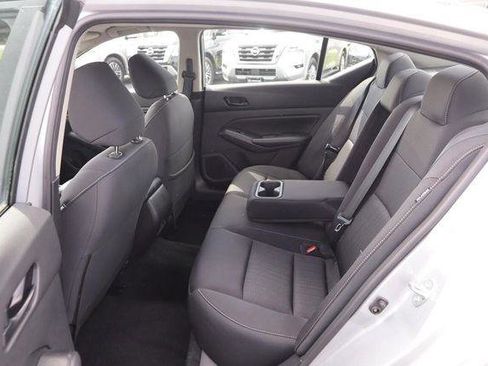 Used 2024 Nissan Altima 2.5 SV FWD image 9