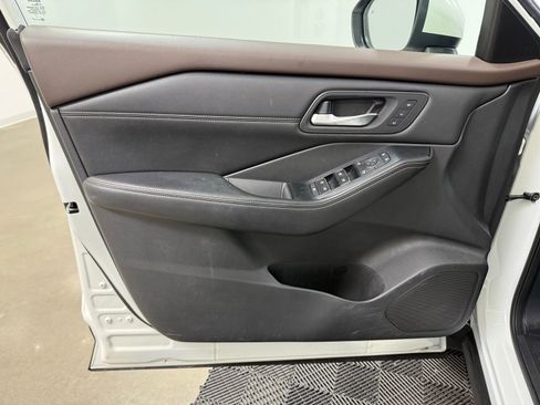 Used 2022 Nissan Rogue SL w/ SL Premium Package image 14