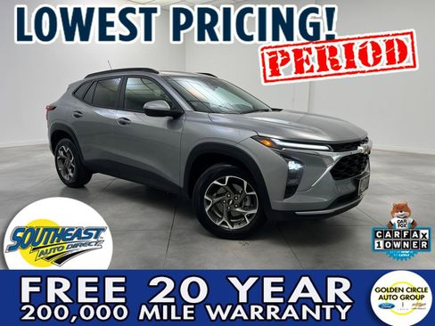 Used 2025 Chevrolet Trax LT w/ LT Convenience Package FWD image 1