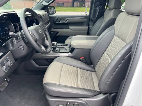 Certified 2025 Chevrolet Silverado 1500 ZR2 w/ Technology Package AWD/4WD image 3