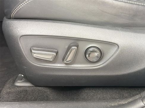 Used 2019 Toyota RAV4 Limited w/ Cold Weather Package FWD image 18