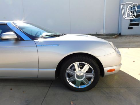 Used 2005 Ford Thunderbird image 35