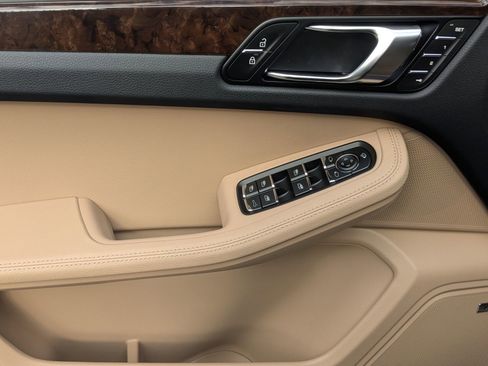 New 2026 Porsche Macan image 13