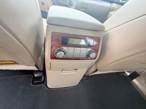 Used 2013 Toyota Highlander Limited image 32