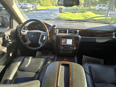Used 2013 GMC Yukon XL Denali image 16