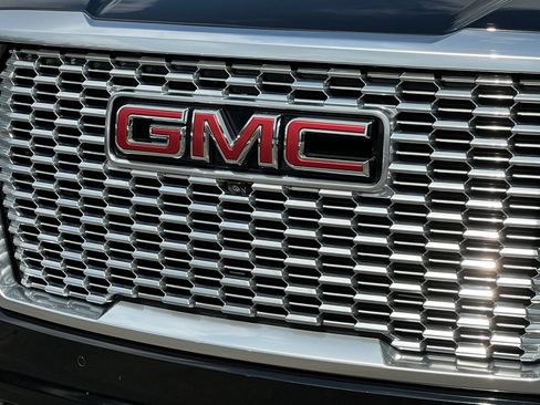 Used 2021 GMC Yukon XL Denali AWD/4WD image 48