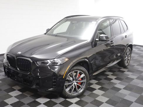 New 2026 BMW X5 xDrive40i w/ M Sport Package AWD/4WD image 2