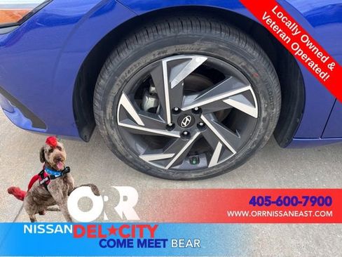 Used 2025 Hyundai Elantra SEL image 9