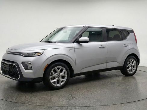 Used 2025 Kia Soul LX w/ LX Technology Package image 3