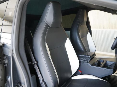 Used 2024 Tesla Cybertruck AWD Crew Cab image 26