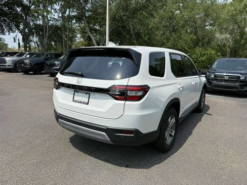 Used 2025 Honda Pilot EX-L image 10