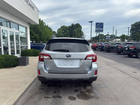 Used 2017 Subaru Outback 2.5i Premium AWD/4WD image 4