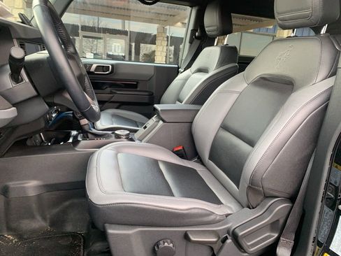 Used 2024 Ford Bronco Black Diamond w/ Sasquatch Package image 11