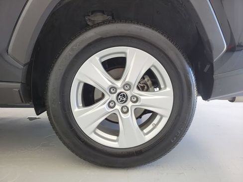 Used 2019 Toyota RAV4 XLE FWD image 12