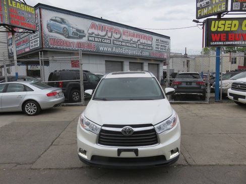 Used 2015 Toyota Highlander Limited w/ Driver Technology Package AWD/4WD image 6