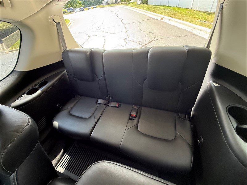 Used 2016 INFINITI QX80 4WD w/ Driver's Assistance Package image 25