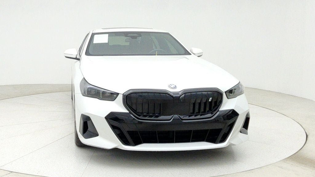 Used 2025 BMW i5 xDrive40 w/ M Sport Package AWD/4WD image 2