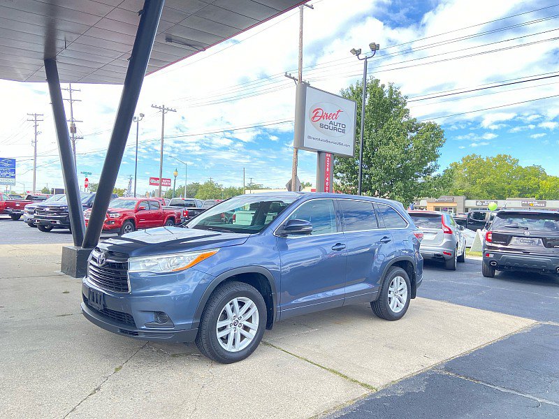 Used 2016 Toyota Highlander LE FWD image 2