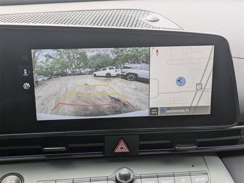 New 2025 Hyundai Elantra Limited image 29