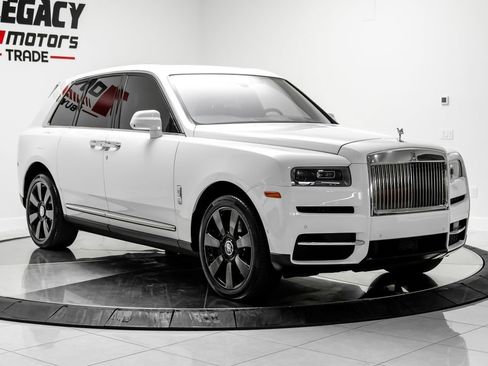 Used 2022 Rolls-Royce Cullinan AWD/4WD image 3