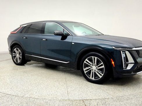 Used 2024 Cadillac Lyriq Luxury image 3