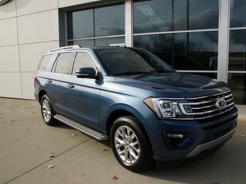 Used 2020 Ford Expedition XLT w/ Equipment Group 202A image 2