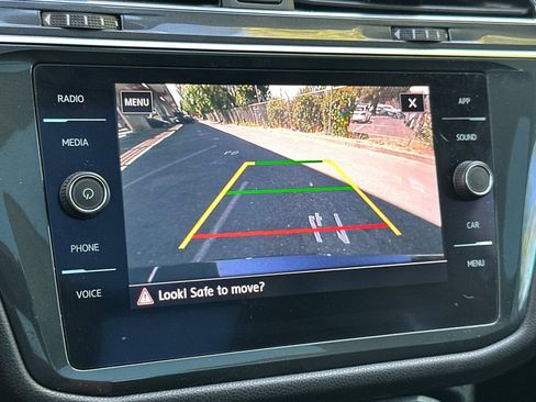 Used 2020 Volkswagen Tiguan SE w/ Panoramic Sunroof Package FWD image 19