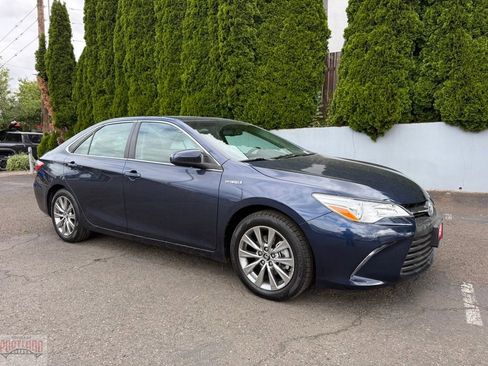 Used 2016 Toyota Camry XLE w/ Moonroof Package FWD image 1