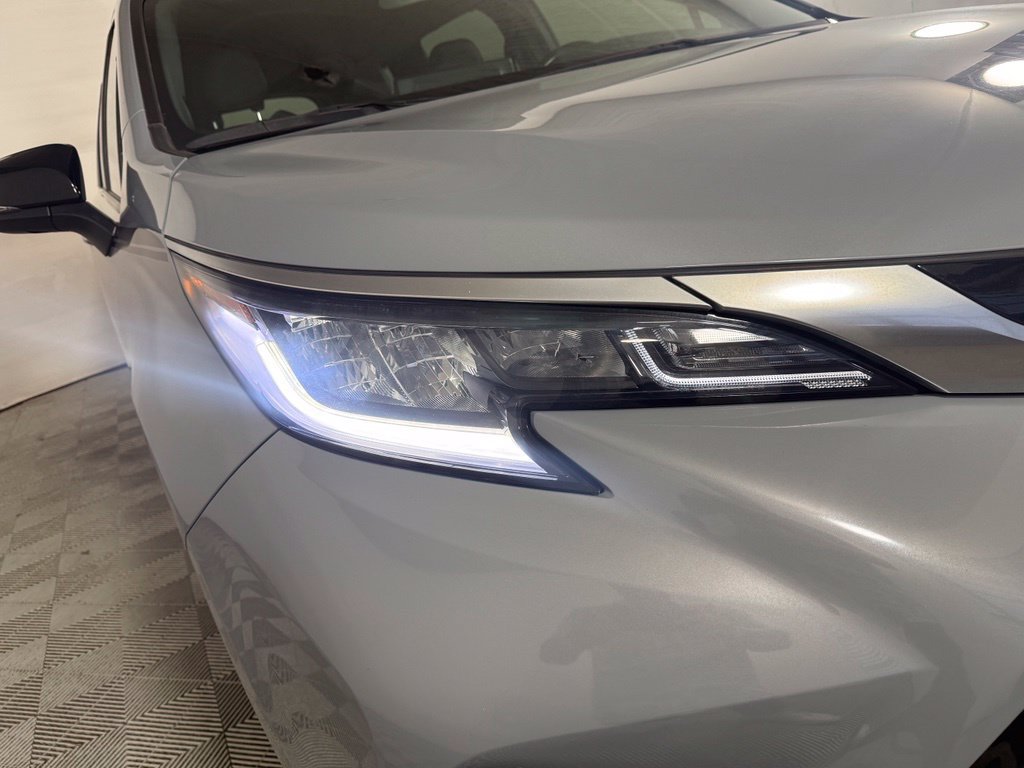 Used 2024 Toyota Sienna XSE FWD image 8