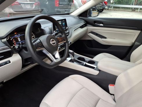 Used 2025 Nissan Altima 2.5 SV FWD image 10
